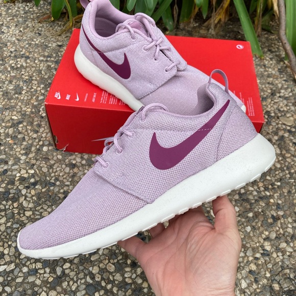 Nike Roshe One - Picture 1 of 4
